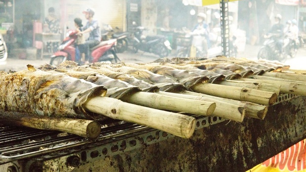 TP.HCM: Phố cá lóc tấp nập, nhiều cửa hàng nướng 4.000 con cá để bán ngày vía Thần Tài - Ảnh 12.
