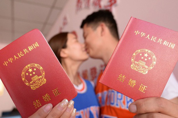 Kết hôn như xuống địa ngục: Thanh niên Trung Quốc ngày càng từ chối hôn nhân vì không có tiền và sợ khó ly dị - Ảnh 2.