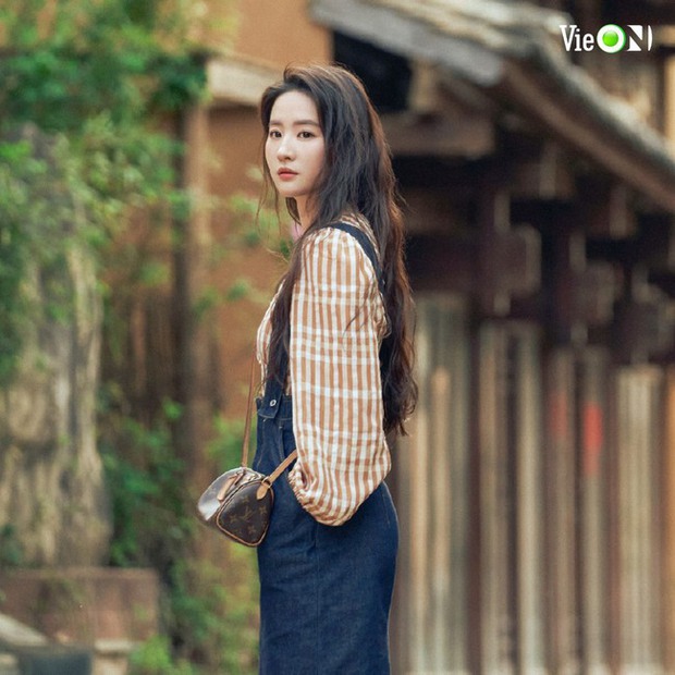 Nữ chính mặc đẹp nhất màn ảnh Hoa ngữ đợt này hẳn là Lưu Diệc Phi: Style thôn nữ hút mắt, ngắm 1000 lần vẫn mê - Ảnh 6.
