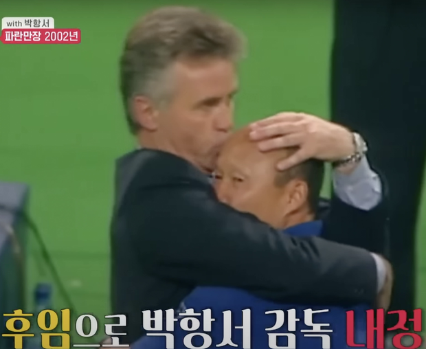 HLV Hiddink dạy HLV Park Hang-seo thả thính, mập mờ với cầu thủ - Ảnh 1.