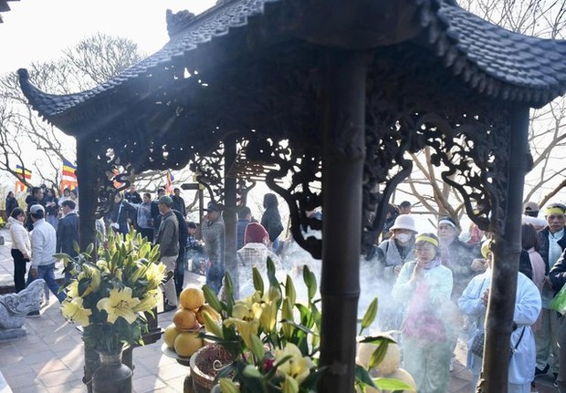 Phật tử và khách du lịch thích thú với cảnh yên bình trong ngày khai hội Yên Tử - Ảnh 9. Phật tử và khách du lịch thích thú với cảnh yên bình trong ngày khai hội Yên Tử - Ảnh 9.