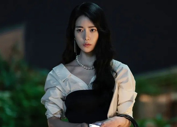 Nữ hoàng cảnh nóng đối đầu Song Hye Kyo là ai? - Ảnh 1.