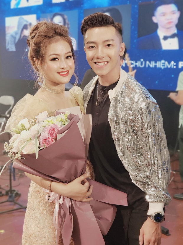 Yêu nhau 8 năm chưa một lần đòi chia tay: Tiền mình kiếm được cũng là tiền của vợ - Ảnh 3. Yêu nhau 8 năm chưa một lần đòi chia tay: Tiền mình kiếm được cũng là tiền của vợ - Ảnh 3.