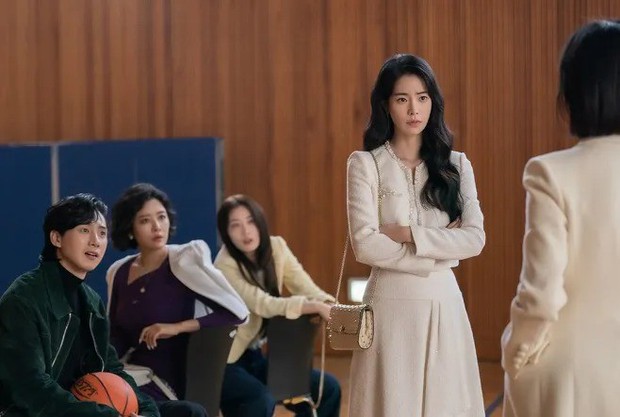 Nữ hoàng cảnh nóng đối đầu Song Hye Kyo là ai? - Ảnh 3.