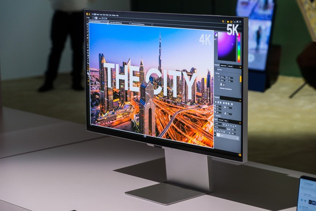 Apple Studio Display lép vế trước màn hình 5K mới ra mắt của Samsung - Ảnh 1.