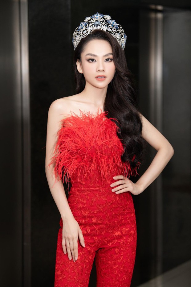Netizen tranh cãi hình ảnh Hoa hậu Mai Phương vừa ngậm kẹo vừa nhảy: Lần đầu thấy, nên tiết chế lại - Ảnh 2.