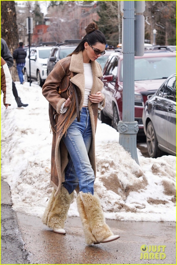 Kendall Jenner diện đồ sành điệu, khoe dáng chuẩn fashionista trên nền tuyết - Ảnh 5.