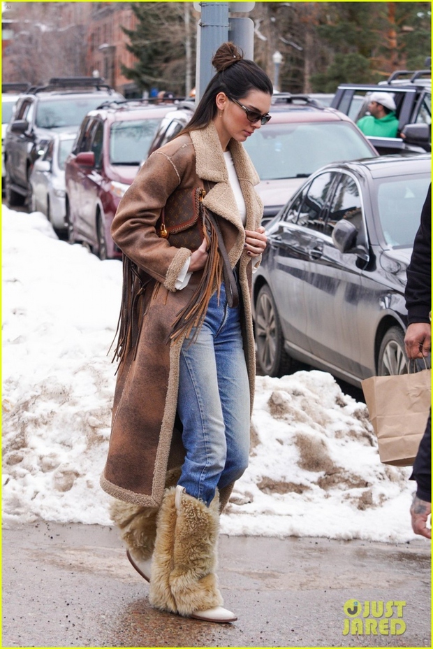 Kendall Jenner diện đồ sành điệu, khoe dáng chuẩn fashionista trên nền tuyết - Ảnh 3.