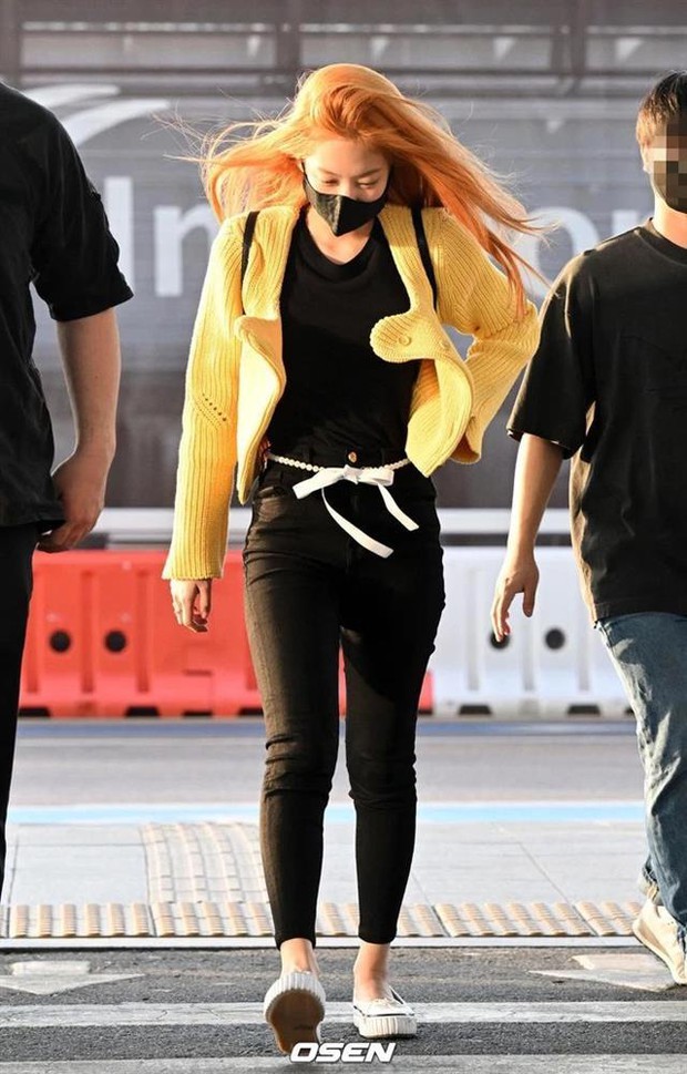 IT girl Jennie sẽ chỉ cho hội công sở biết thế nào là diện thắt lưng sành điệu - Ảnh 3.