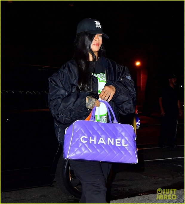 Rihanna và bạn trai rapper trốn con đi xem phim lúc tối muộn - Ảnh 7. Rihanna và bạn trai rapper trốn con đi xem phim lúc tối muộn - Ảnh 7.