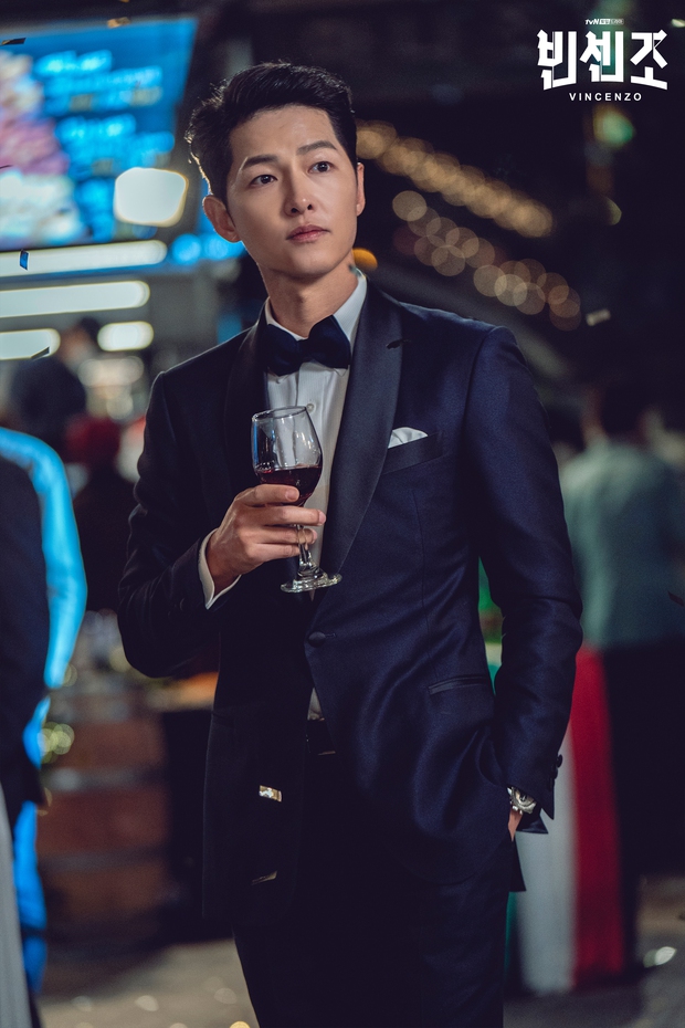 Tài sản nghìn tỷ, Song Joong Ki lại quá giản dị: Nhìn trang phục ở sân bay trước và sau khi dự Grammy Hàn là đủ hiểu! - Ảnh 6.