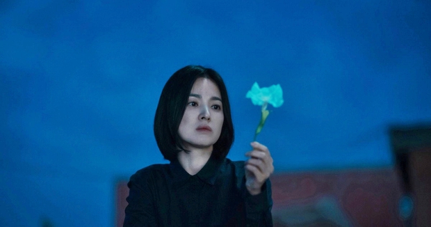 5 chi tiết ẩn gây sốc ở The Glory: Song Hye Kyo trồng độc dược còn dính phải tình yêu, chồng con sẽ bắt tay phản bội ác nữ? - Ảnh 2.