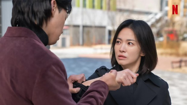 The Glory của Song Hye Kyo biến bạo lực học đường thành từ khoá hot: Hàng loạt vụ án bị khơi lại, có ngôi sao nổi danh còn công khai tự thú - Ảnh 2.