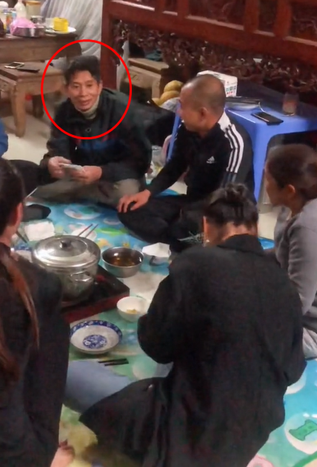 Con gái bất ngờ về thăm nhà sau 4 năm, mẹ bật khóc không nói nên lời - Ảnh 1. Con gái bất ngờ về thăm nhà sau 4 năm, mẹ bật khóc không nói nên lời - Ảnh 1.