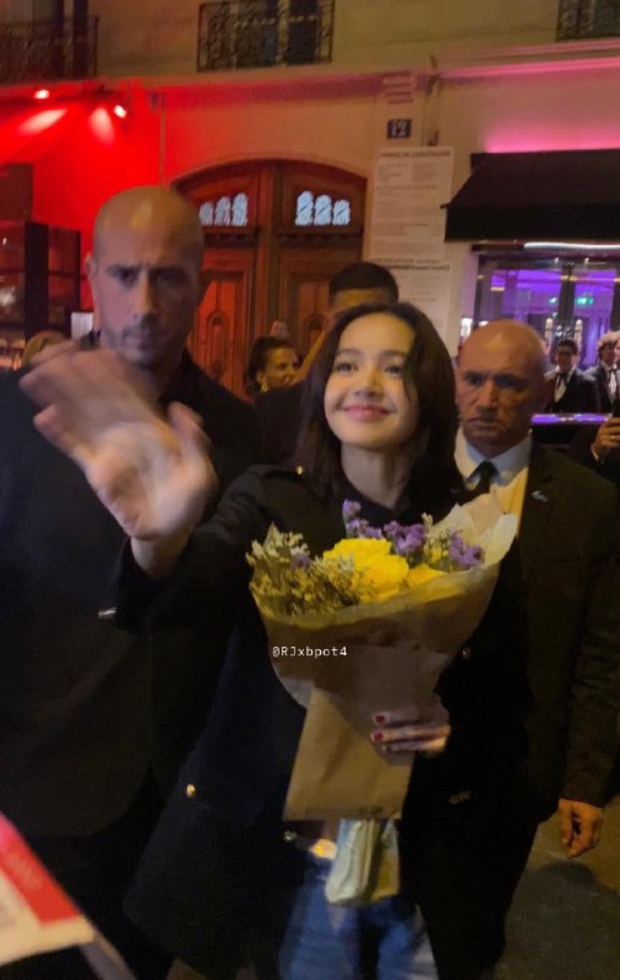 Dân mạng bất ngờ bênh vực Jennie sau khi đến hộp đêm ủng hộ Lisa: “Vì cô ấy là người tử tế” - Ảnh 6. Dân mạng bất ngờ bênh vực Jennie sau khi đến hộp đêm ủng hộ Lisa: “Vì cô ấy là người tử tế” - Ảnh 6.