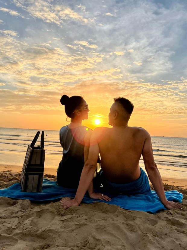 Hoa hậu đông con bậc nhất showbiz Việt: U40 nhan sắc vẫn khiến chồng đại gia say đắm, muốn sinh thật nhiều con - Ảnh 11. Hoa hậu đông con bậc nhất showbiz Việt: U40 nhan sắc vẫn khiến chồng đại gia say đắm, muốn sinh thật nhiều con - Ảnh 11.