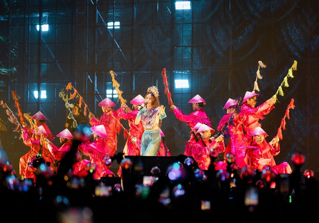 Hoàng Thùy Linh hát live như thế nào tại Vietnamese Concert? - Ảnh 8. Hoàng Thùy Linh hát live như thế nào tại Vietnamese Concert? - Ảnh 8.