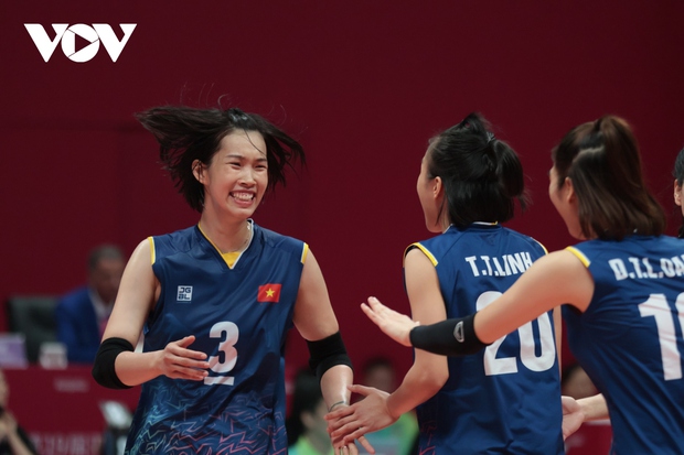 Bóng chuyền nữ Việt Nam ghi dấu thắng lịch sử trước Hàn Quốc tại ASIAD 19