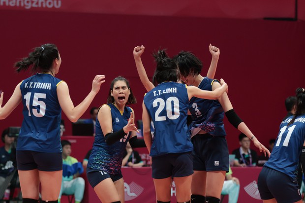 Kỳ tích không thể tin nổi: Bóng chuyền nữ Việt Nam giành chiến thắng kịch tính trước Hàn Quốc