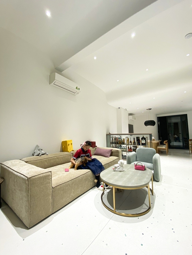 Cô gái chi 7 tỷ sửa nhà năm 25 tuổi: Lắp đầy nội thất đắt tiền, còn chuyện sống an toàn thì sao? - Ảnh 4. Cô gái chi 7 tỷ sửa nhà năm 25 tuổi: Lắp đầy nội thất đắt tiền, còn chuyện sống an toàn thì sao? - Ảnh 4.