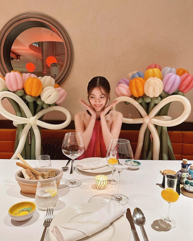 Baifern Pimchanok đón sinh nhật tuổi 31 bên Nine Naphat, gây sốt với khoảnh khắc như được bạn trai cầu hôn - Ảnh 5. Baifern Pimchanok đón sinh nhật tuổi 31 bên Nine Naphat, gây sốt với khoảnh khắc như được bạn trai cầu hôn - Ảnh 5.