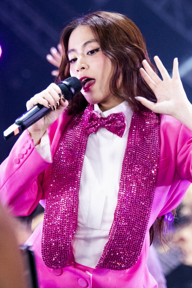 Hoàng Thùy Linh hát live như thế nào tại Vietnamese Concert? - Ảnh 1. Hoàng Thùy Linh hát live như thế nào tại Vietnamese Concert? - Ảnh 1.