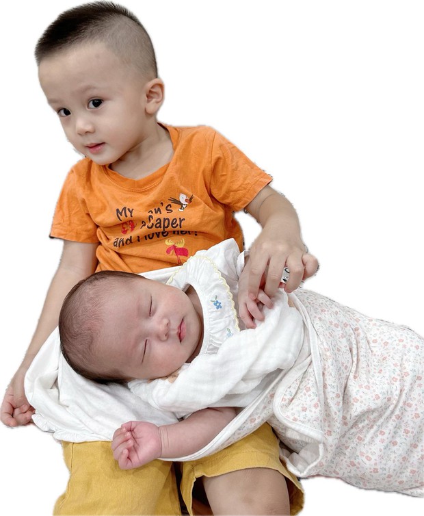 Duy Mạnh xuất hiện với 'hai tài sản quý giá', Quỳnh Anh thu hút sự ngưỡng mộ của cư dân mạng
