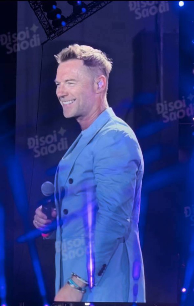 Bắt cận cam thường ông chú Ronan Keating tại Hà Nội: U50 vẫn phong độ, visual bảnh bao đốn tim fan - Ảnh 3. Bắt cận cam thường ông chú Ronan Keating tại Hà Nội: U50 vẫn phong độ, visual bảnh bao đốn tim fan - Ảnh 3.