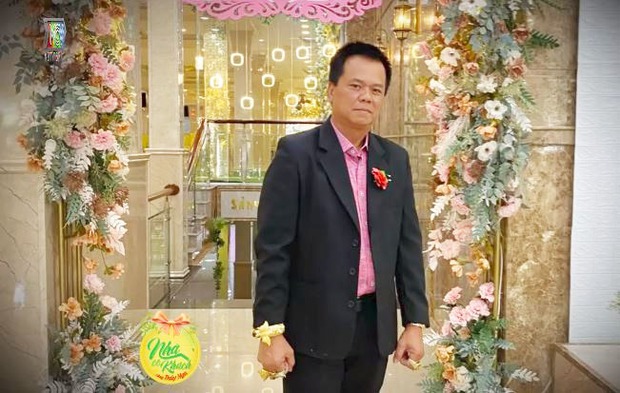 Cậu bé người Việt rửa bát thuê, 26 năm sau trở thành đại gia nail tại Mỹ, đeo vàng kín người - Ảnh 2. Cậu bé người Việt rửa bát thuê, 26 năm sau trở thành đại gia nail tại Mỹ, đeo vàng kín người - Ảnh 2.