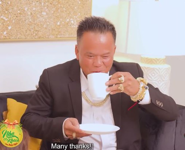Cậu bé người Việt rửa bát thuê, 26 năm sau trở thành đại gia nail tại Mỹ, đeo vàng kín người - Ảnh 1. Cậu bé người Việt rửa bát thuê, 26 năm sau trở thành đại gia nail tại Mỹ, đeo vàng kín người - Ảnh 1.