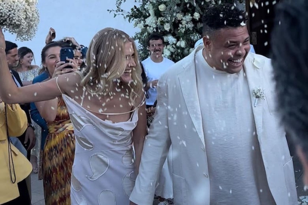 Siêu đám cưới Ronaldo: Cô dâu tặng trang sức khủng, tiệc mừng kéo dài một tuần