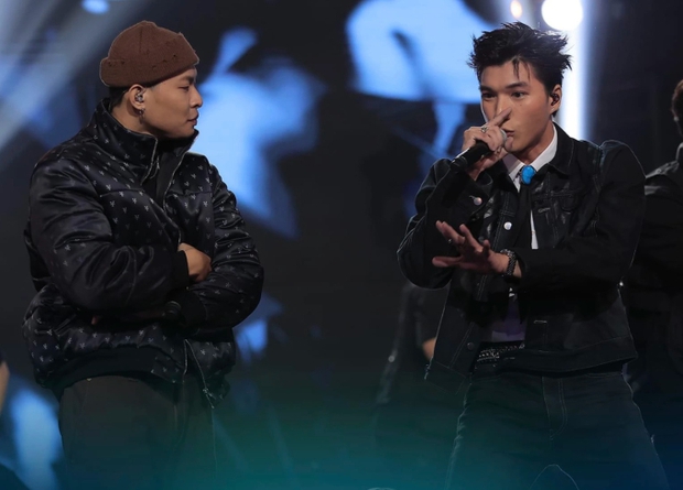 Từ chối ưu đãi lớn từ công ty lớn, HIEUTHUHAI tiếp tục gửi lương về cho đồng đội - Xem ngay!