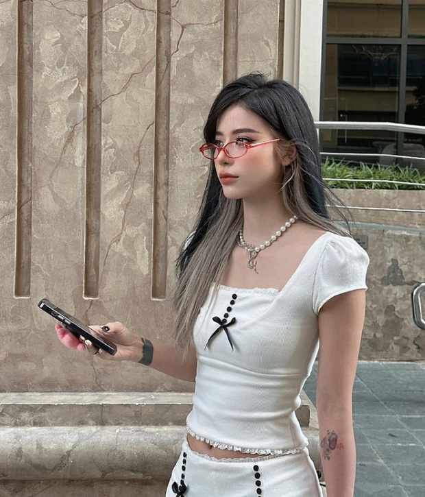 Vẻ đẹp thần thái của bạn trai MisThy gây sốt cộng đồng, so sánh ngất ngây với tướng nữ Liên Quân