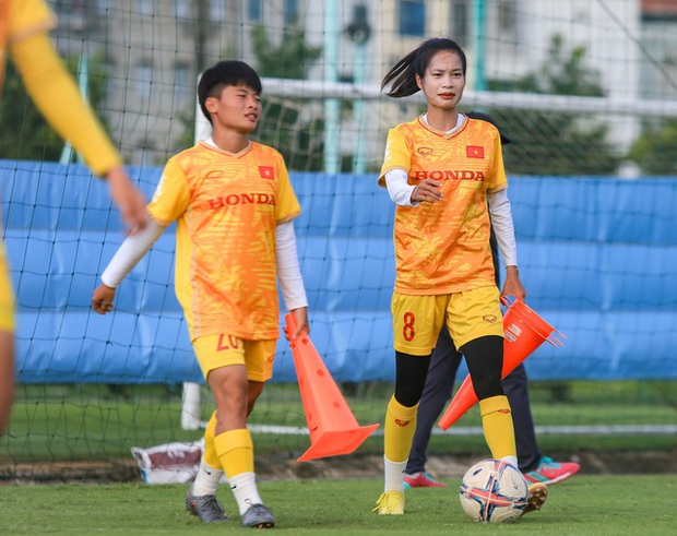 Những siêu phẩm ẩn chứa trong buổi tập ngoạn mục của tân binh 19 tuổi ĐT nữ Việt Nam