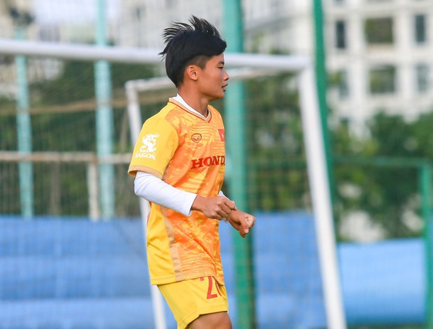 Những siêu phẩm ẩn chứa trong buổi tập ngoạn mục của tân binh 19 tuổi ĐT nữ Việt Nam