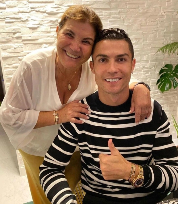 Ronaldo tiết lộ lý do khiến chưa mua nhà riêng cho mẹ, câu chuyện xúc động đang gây sốt