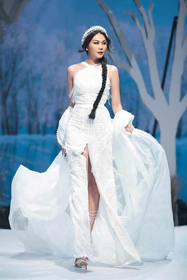 Những lần Thanh Hằng mặc váy cưới đẹp lộng lẫy, càng ngắm càng mong ngày chị đẹp thành cô dâu xịn - Ảnh 5. Những lần Thanh Hằng mặc váy cưới đẹp lộng lẫy, càng ngắm càng mong ngày chị đẹp thành cô dâu xịn - Ảnh 5.