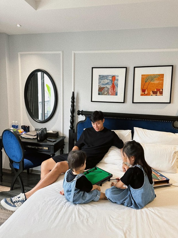 Quế Ngọc Hải xúc động khi cùng ĐT Việt Nam thi đấu, khiến 2 con gái làm điều này
