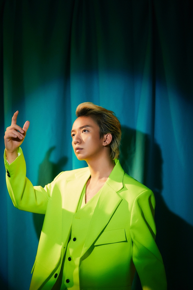 Bộ mặt ngạc nhiên của ngôi sao To The Moon khi ra mắt album mới