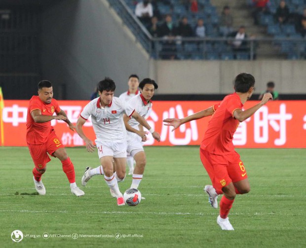 Đội tuyển Trung Quốc lội ngược dòng đánh bại ĐT Việt Nam 2-0, nhưng fan vẫn nghi ngờ chiến thắng