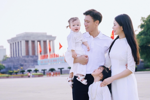Quế Ngọc Hải xúc động khi cùng ĐT Việt Nam thi đấu, khiến 2 con gái làm điều này