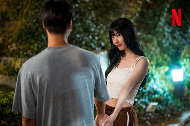 Suzy tình bể tình bên bạn trai, ngọt ngào thế này phim không hot mới lạ - Ảnh 2.