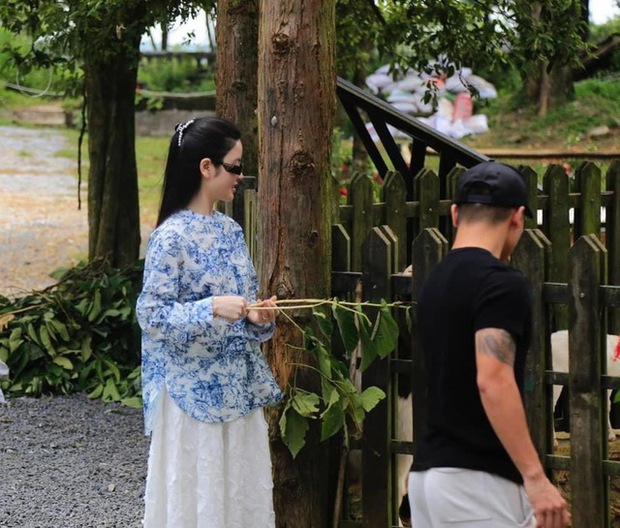 Quang Hải chia sẻ bí quyết thần kỳ làm đẹp da mỗi ngày của Chu Thanh Huyền