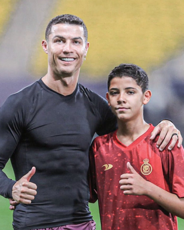 Ronaldo chia sẻ bí quyết chơi bóng của con trai khiến đám đông ngạc nhiên