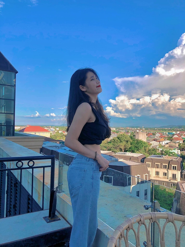 Cầu thủ U19 nữ Việt Nam gây chú ý với thân hình thon gọn, nhỏ nhắn hút hồn người xem