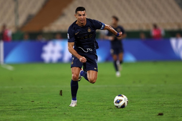 Top 10 cầu thủ kiếm tiền khủng nhất trong năm 2023: Ronaldo vươn lên dẫn đầu, vượt mặt Messi với thu nhập gấp đôi