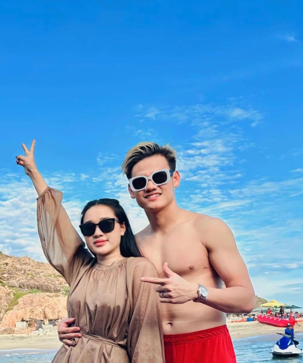 Câu chuyện tình dở dang của cô chủ viện thẩm mỹ và hậu vệ ĐT Việt Nam: Đến bao giờ mới chấm dứt?