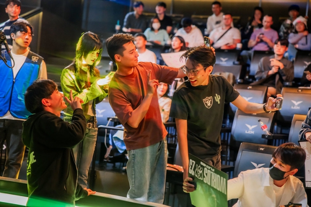 Những bức ảnh nghẹt thở từ trận đại chiến VCS tại CKTG 2023: GAM trắng đêm nhưng ai thật sự xứng đáng đi tiếp!