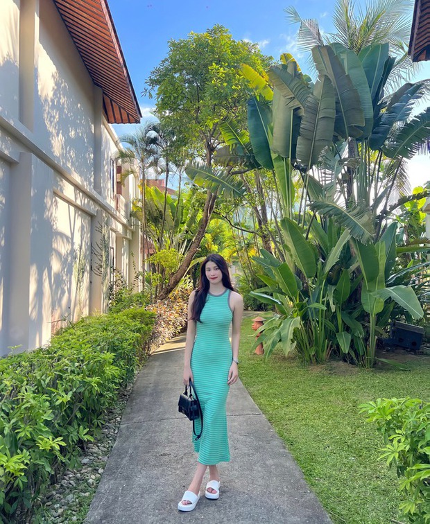 Cầu thủ U19 nữ Việt Nam gây chú ý với thân hình thon gọn, nhỏ nhắn hút hồn người xem