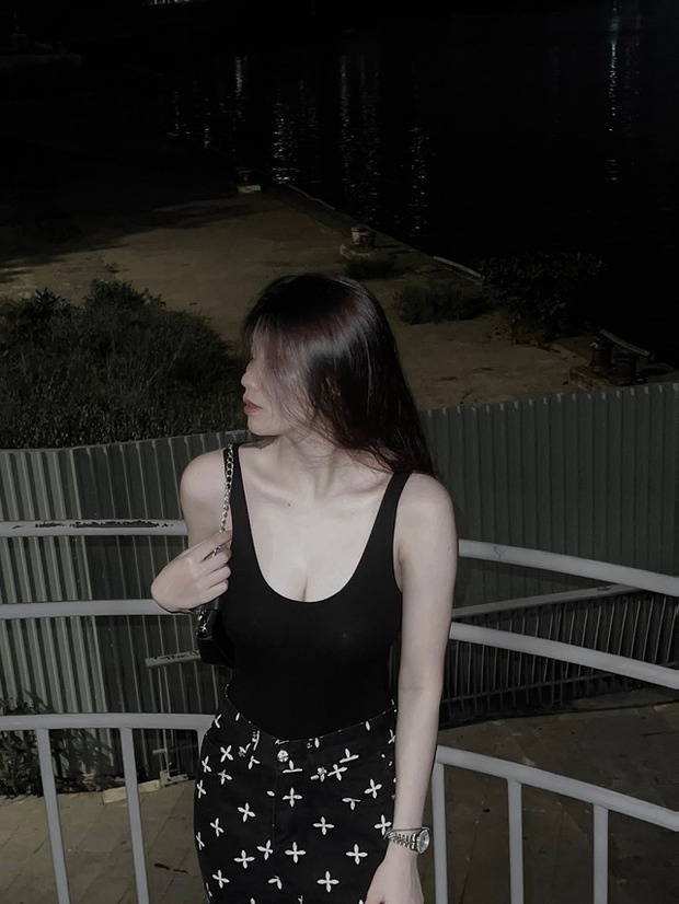 Cầu thủ U19 nữ Việt Nam gây chú ý với thân hình thon gọn, nhỏ nhắn hút hồn người xem